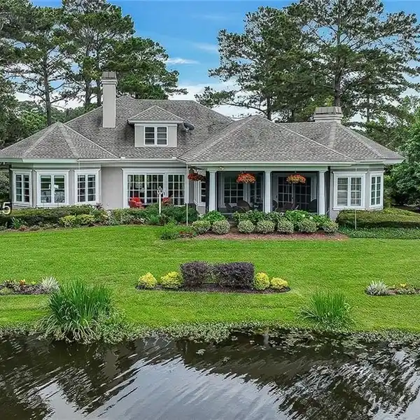 CUSTOM BELFAIR HOME WITH LAGOON TO GOLF COURSE VIEW