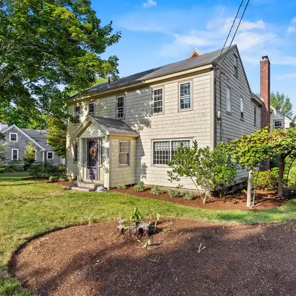 DISTINCTIVE 1808 COLONIAL