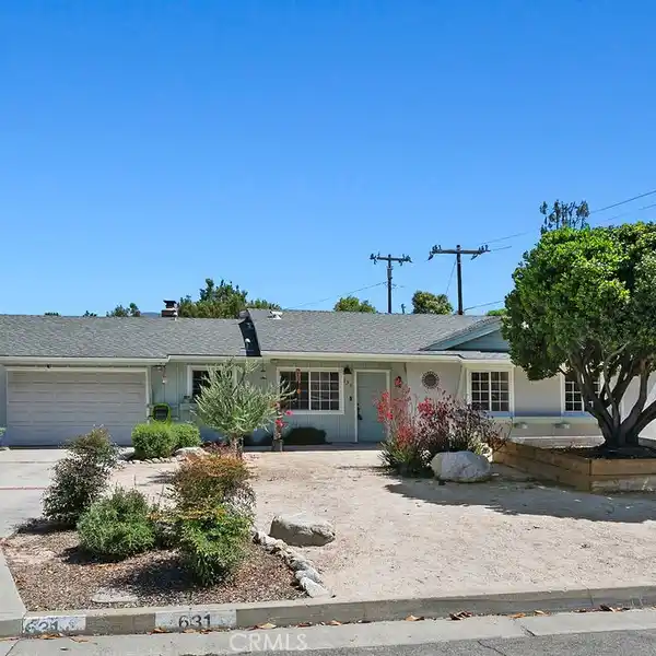 FULLY RENOVATED HOME BLENDING ELEGANCE AND COMFORT
