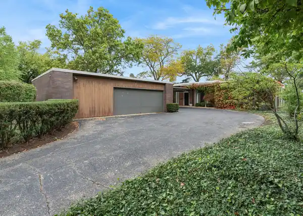 RARE LAKEFRONT OPPORTUNITY IN KENILWORTH