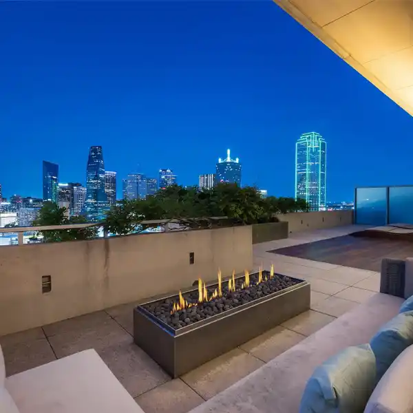 IMPECCABLE LUXURY PENTHOUSE WITH SWEEPING VIEWS