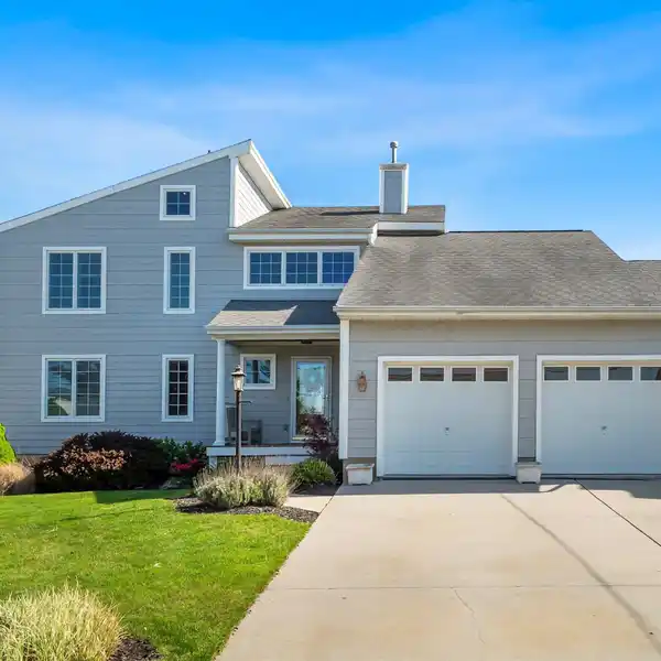 BEAUTIFUL HOME ON SILVER BAY