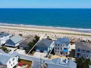 Charming Oceanfront Coastal Cottage