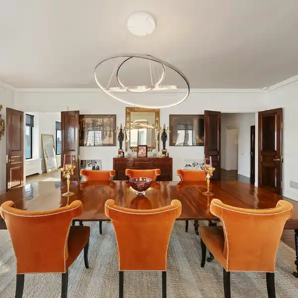 EXQUISITE 10-ROOM APARTMENT