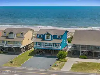 Exceptional Oceanfront Retreat