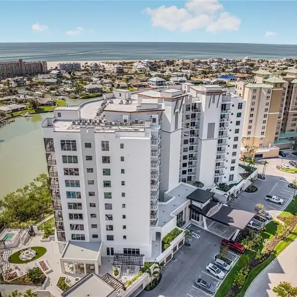 SOPHISTICATED COASTAL ELEGANCE AT GRANDVIEW