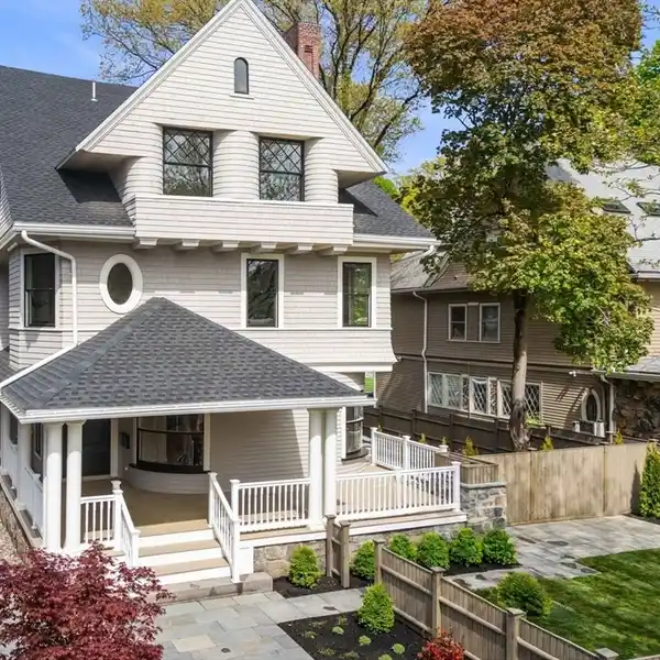 BEAUTIFULLY GUT-RENOVATED RESIDENCE