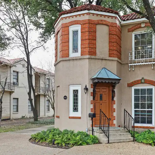 BEAUTIFULLY UPDATED FULL DUPLEX
