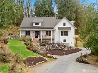 Spacious Farmhouse with Stunning Pnw Views