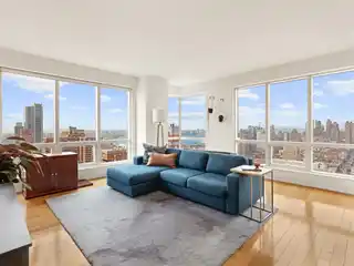 Expansive High-floor Home