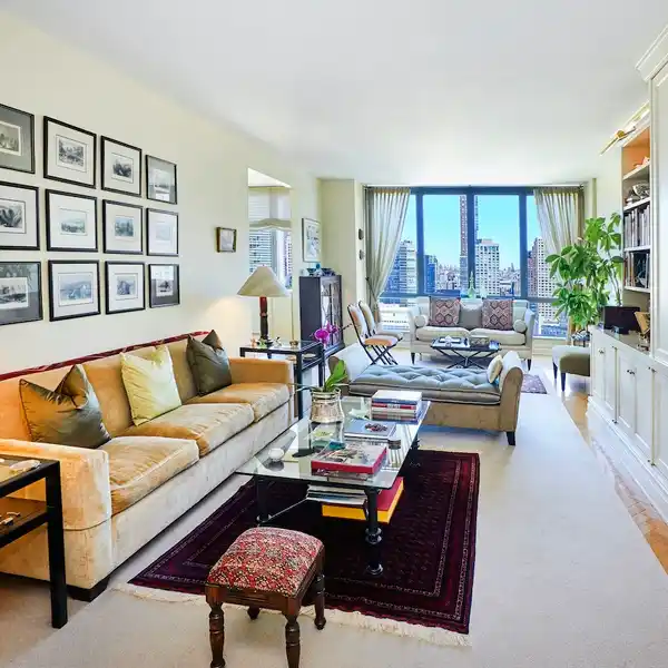 CORNER RENTAL IN PRIME LINCOLN SQUARE