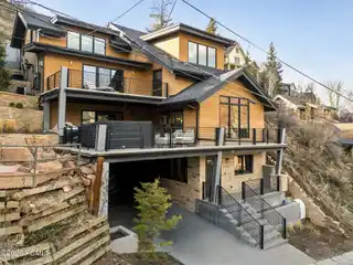 Mountain Comfort with Modern Design