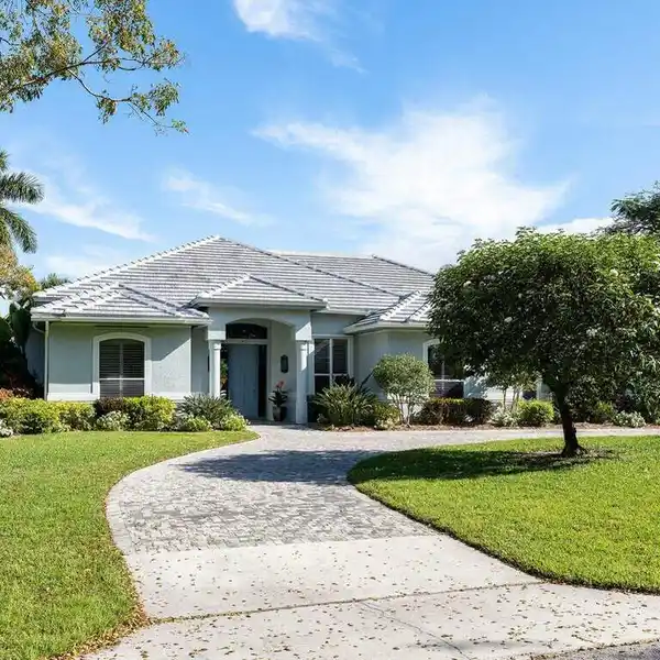 BRIGHT AND SPACIOUS OPEN HOME ON AN ESTATE-SIZED LOT