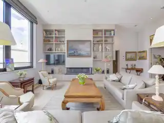 Bright and Sophisticated Apartment in the Sablon District