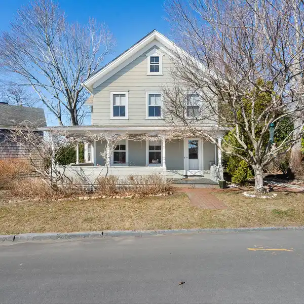 CHARMING COTTAGE FOR RENT IN AN AWESOME LOCATION