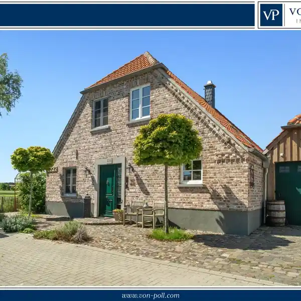 VERY WELL-MAINTAINED ARCHITECT'S HOUSE