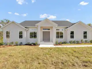 Tranquil Living Estate with Modern Luxury and Acreage