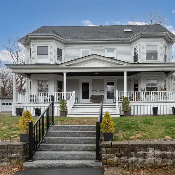 BEAUTIFULLY UPDATED TOWNHOME
