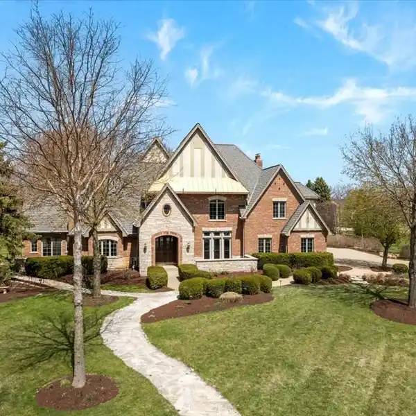 DISTINGUISHED MANOR HOME IN CRANE ROAD ESTATES