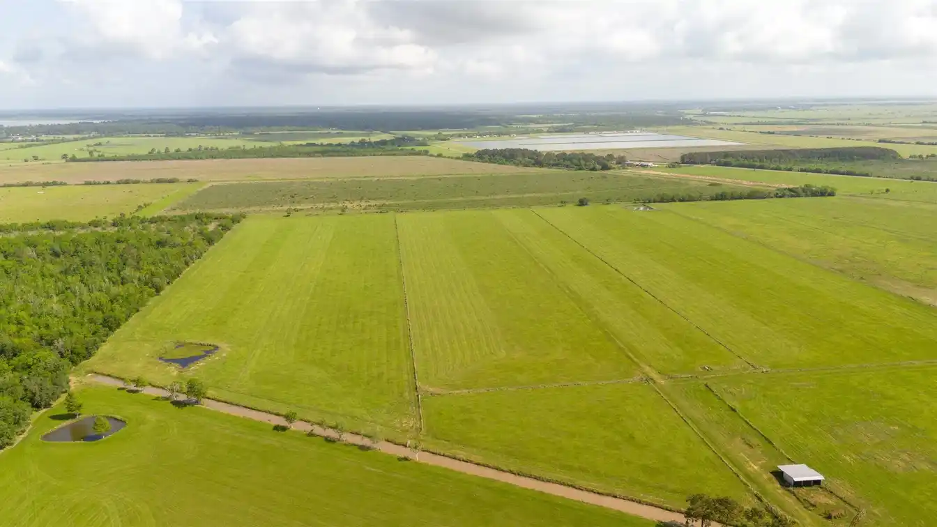 Expansive and Versatile Acreage