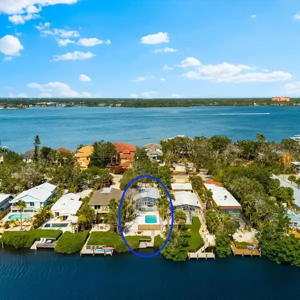 SERENE SIESTA KEY COASTAL RETREAT WITH DOCK