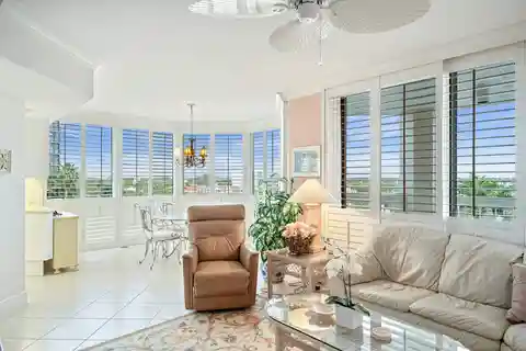Thoughtfully Designed Open-Plan End Unit