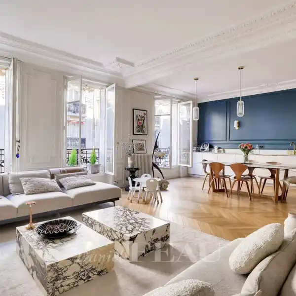 STYLISH EARLY 20TH CENTURY APARTMENT WITH CELLAR