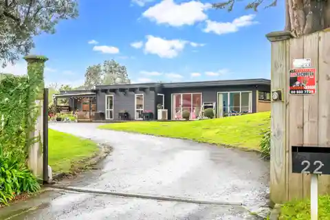 Private Family Oasis with Massive Garaging