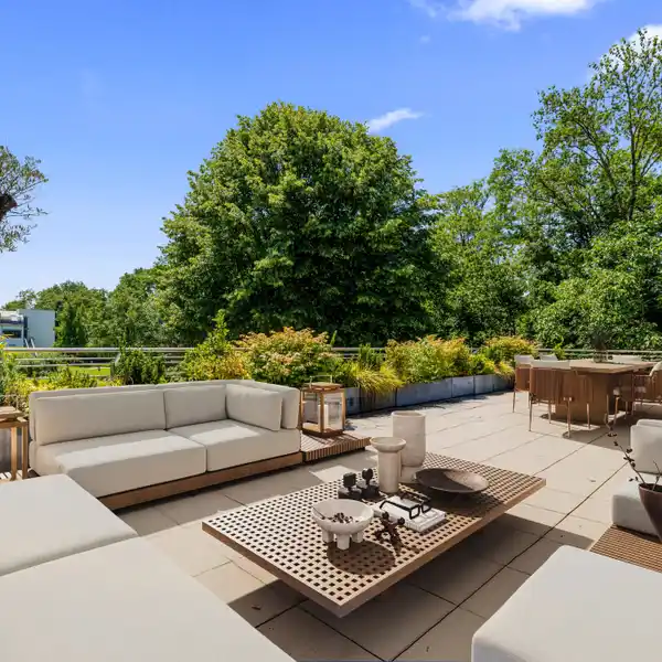 STUNNING DUPLEX WITH CATHEDRAL CEILINGS