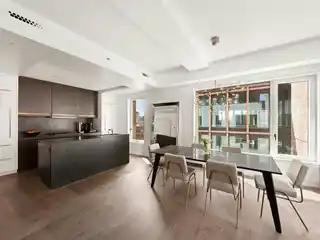 Large Light-filled Corner Unit