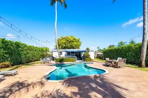 Lovely Home with Pool in Lantana Cove