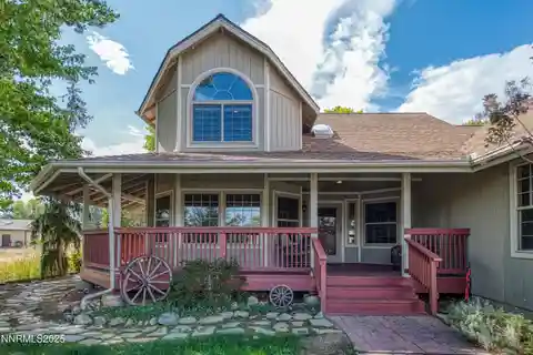 Country Charm Close to Everything