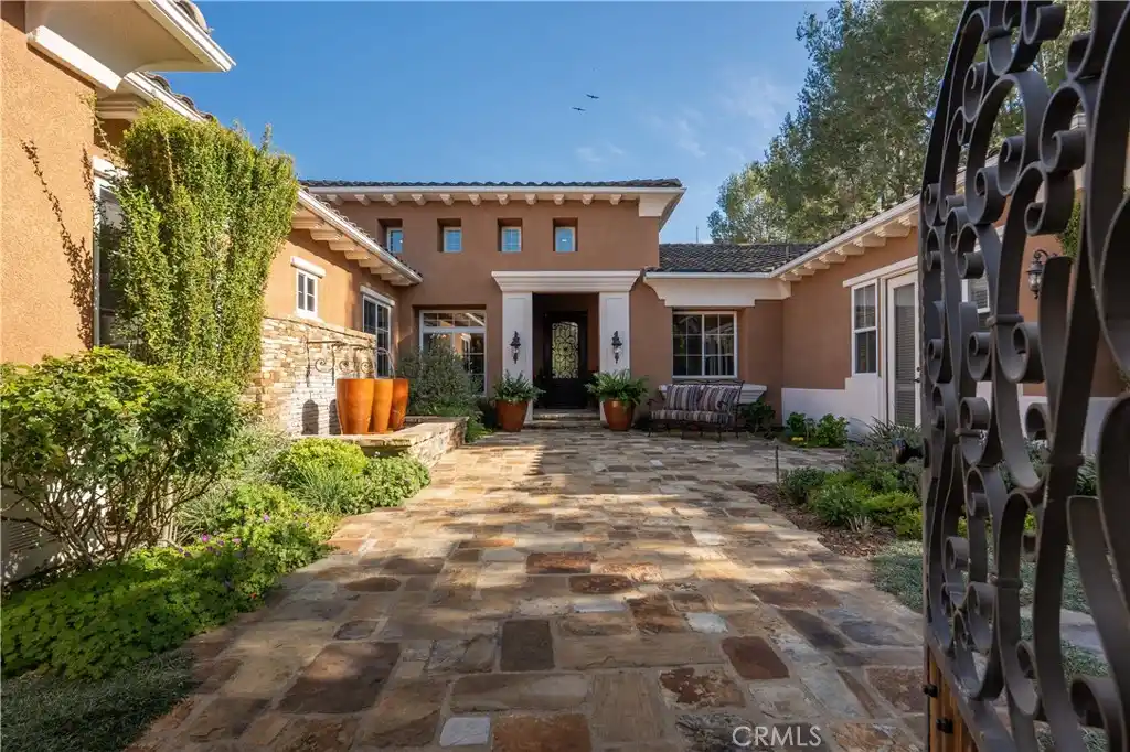Single-story Estate in Prestigious Portofiro