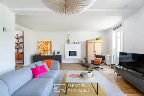 Well-appointed Townhouse-style Triplex Apartment