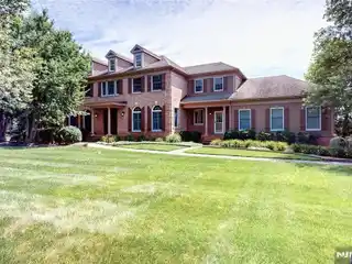 Classic Colonial Elegance in Prestigious Far Hills
