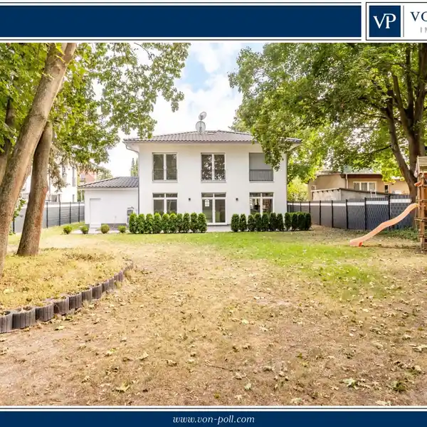 STYLISH VILLA WITH STUNNING VIEWS ON A LARGE, GREEN PLOT IN THE SOUTH OF BERLIN