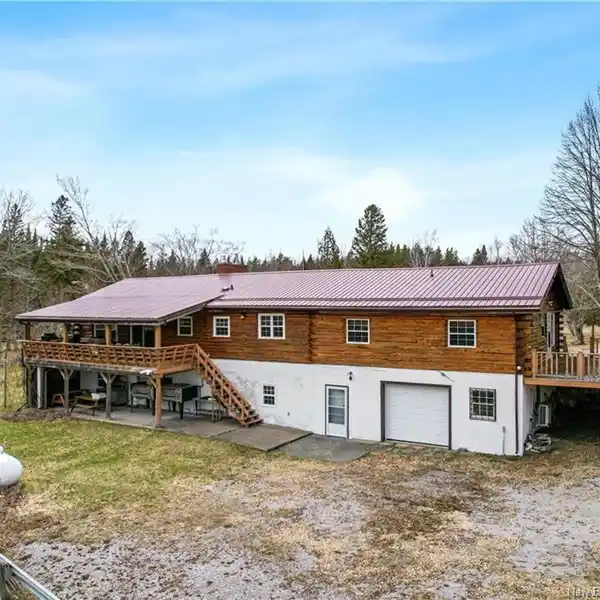 RARE 100 HECTARE HUNTING LODGE