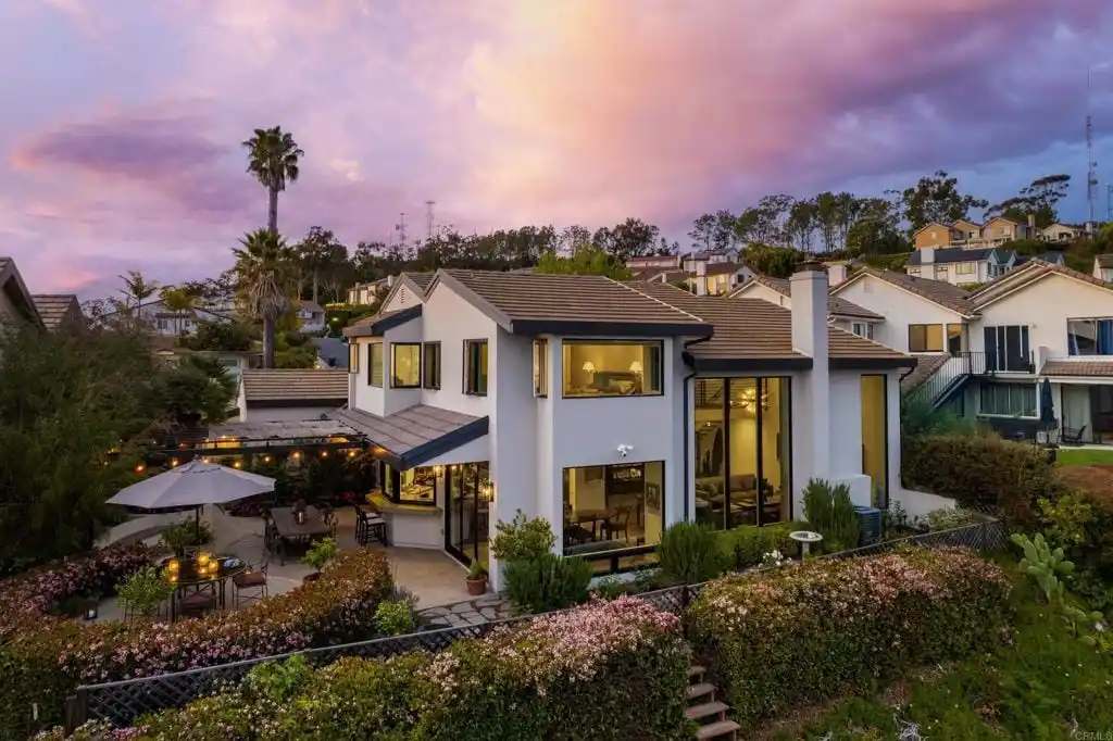 Stunningly Remodeled La Jolla Summit Home