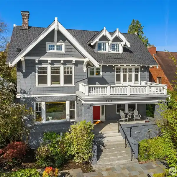 EXQUISITE CRAFTSMAN HOME WITH CAPTIVATING VIEWS