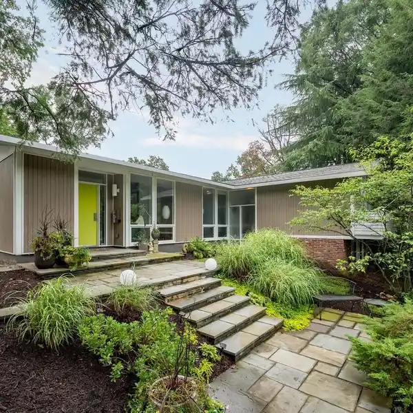 EXTRAORDINARY MID-CENTURY MODERN HOME DESIGNED BY CHARLES GOODMAN