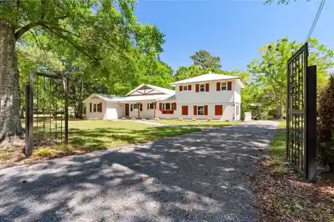 Luxury Waterfront Living in Mobile