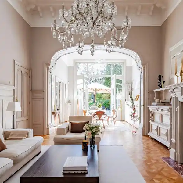 TIMELESSLY ELEGANT 1904 HOME