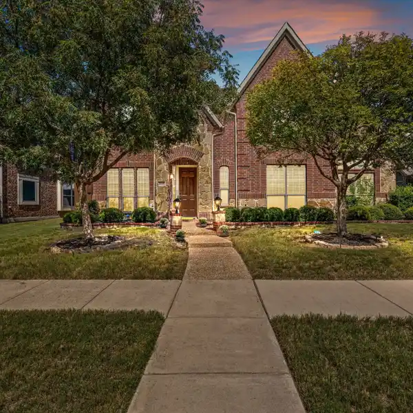 WARMTH AND ELEGANCE WITH AN OPEN LAYOUT