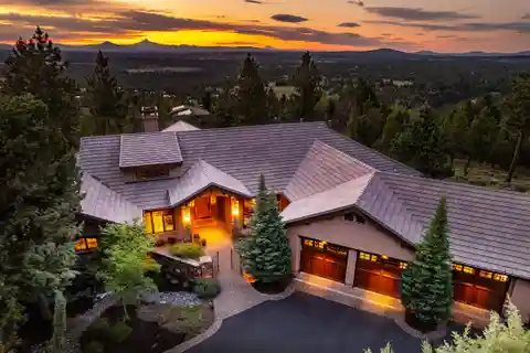 Beautifully Crafted Home on Awbrey Butte