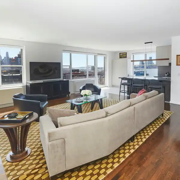 MAGICAL FULL-FLOOR CONDOMINIUM