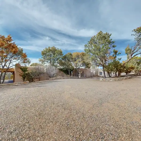 SPACIOUS HOME WITH ATTACHED GUEST HOUSE