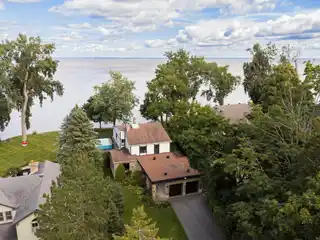 Prestigious Waterfront Property on Thompson Point