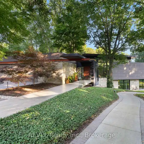 MODERN BUNGALOW ESTATE ON ENCHANTING PROPERTY