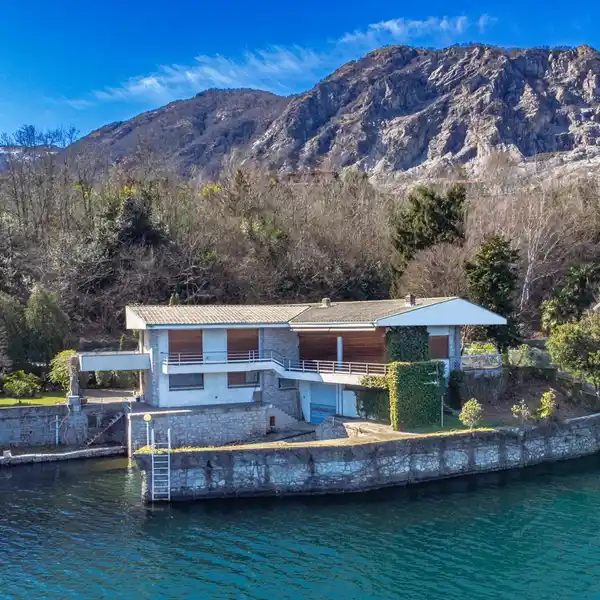 PRESTIGIOUS VILLA ON LAKE MAGGIORE