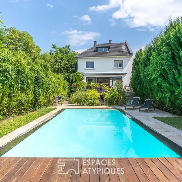 CAREFULLY RENOVATED FAMILY HOME WITH POOL
